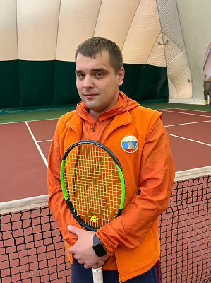 Павленко Кирилл Александрович, тренер, тренерская категория «Мастер»; 1-й взрослый разряд по теннису 