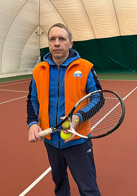 Сухарев Михаил Владимирович,
тренер, КМС по теннису;
Тренерская категория «Профи» по версии ФТР;